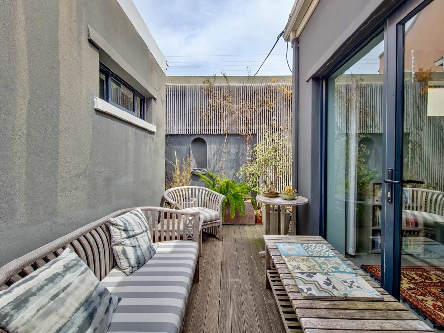 To Let 2 Bedroom Property for Rent in Green Point Western Cape